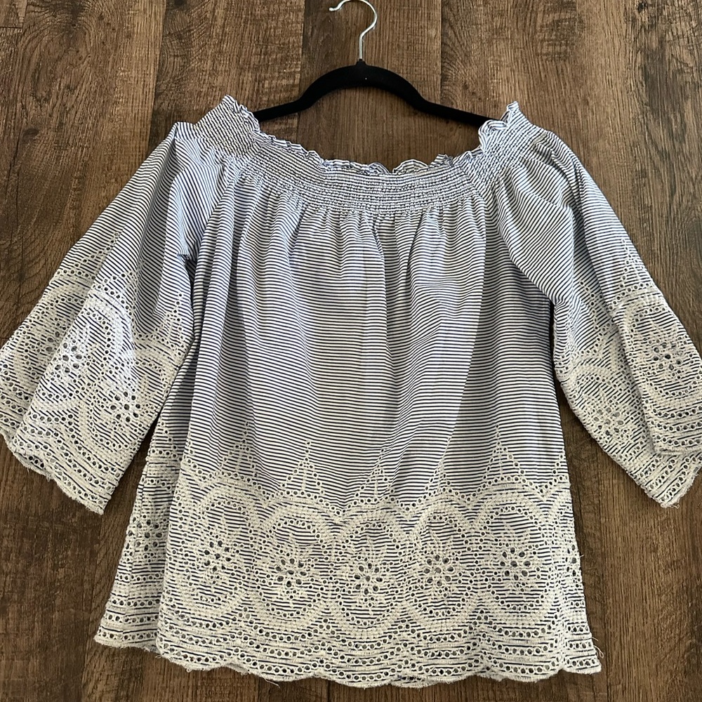 Crown & Ivy Top